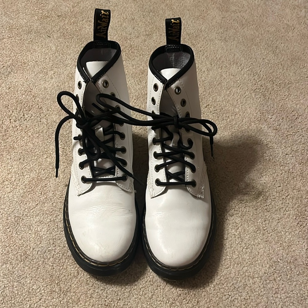 Like new white dr martens size 6mens 7 womens